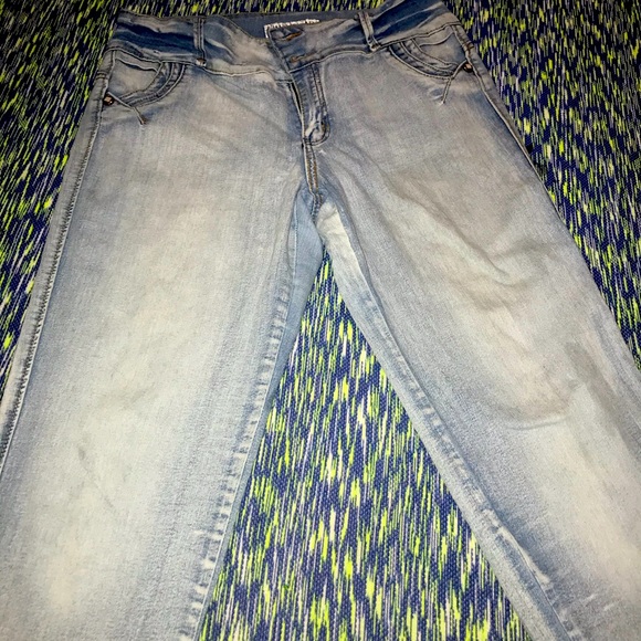 Very cute 83%cotton.3%spandex - Picture 2 of 3